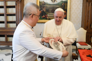 1-A una delegación de monjes budistas de Camboya