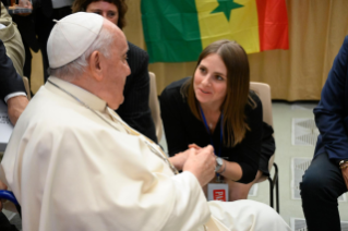 14-A los participantes en el Encuentro promovido por el Servicio Internacional de la Renovación Carismática Católica (Catholic Charismatic Renewal International Service - CHARIS) 