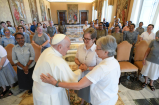 5-A las participantes en el Capítulo general de las Religiosas de María Inmaculada Misioneras Claretianas