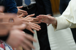 3-A los miembros de la Comunidad Papa Juan XXIII