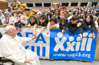 14-A los miembros de la Comunidad Papa Juan XXIII