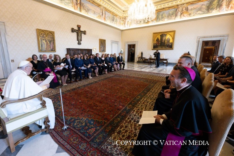 Le Pape invite à retrouver le sens de l'adoration à travers l'Eucharistie Cq5dam.web.800.800