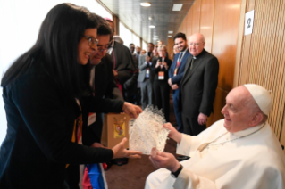 13-Ai Partecipanti al Convegno promosso dal Dicastero per i Laici, la Famiglia e la Vita