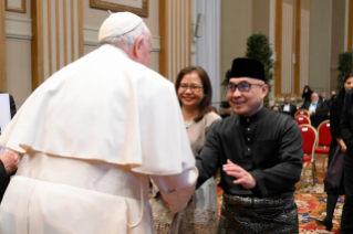 21-A los miembros del Cuerpo Diplomático acreditado ante la Santa Sede