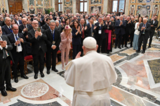 8-Aux délégations de la Fédération italienne des hebdomadaire catholiques ; de l'Union de la presse périodique italienne ; de l'Association Coral ; et de l'Association AIART