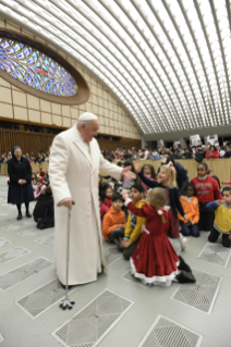 6-Ai Bambini assistiti dal Dispensario Santa Marta