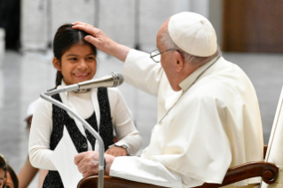 10-« Les enfants rencontrent le Pape. Apprenons des enfants »