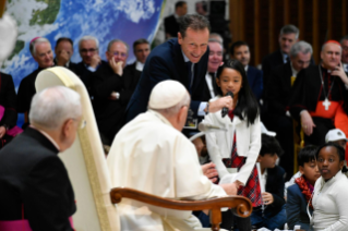 14-« Les enfants rencontrent le Pape. Apprenons des enfants »