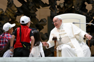 23-« Les enfants rencontrent le Pape. Apprenons des enfants »