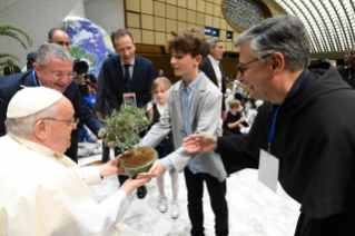 29-« Les enfants rencontrent le Pape. Apprenons des enfants »