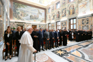 0-A los Dependientes de la Farmacia Vaticana con motivo del 150° aniversario de la fundación