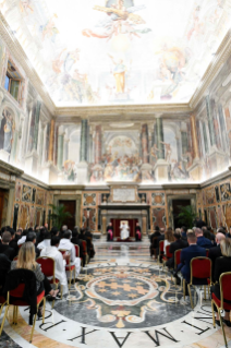 4-A los Dependientes de la Farmacia Vaticana con motivo del 150° aniversario de la fundación