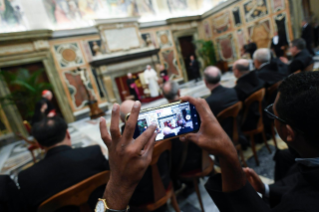 7-A los Dependientes de la Farmacia Vaticana con motivo del 150° aniversario de la fundación