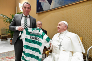 2-A los dirigentes y futbolistas del "Celtic Football Club Limited" (Escocia) 