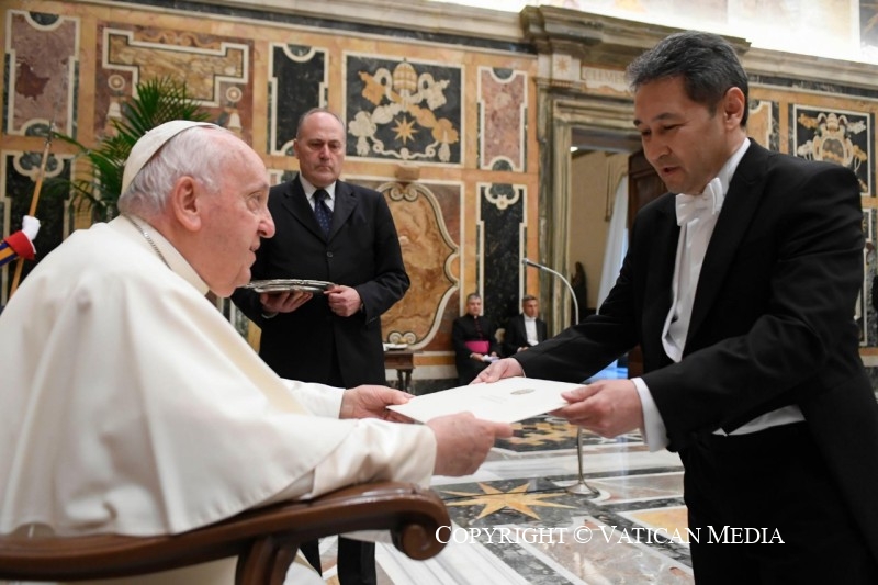 1-Presentation of Credential Letters by the Ambassadors of Iceland, Bangladesh, Syria, The Gambia and Kazakhstan accredited to the Holy See