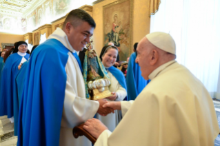 2-Aux participants au Congrès organisé par l'Académie pontificale mariale internationale 