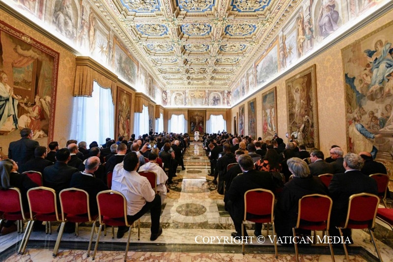 0-A los participantes en el Encuentro de Capellanes y Responsables de Pastoral Universitaria, promovido por el Dicasterio para la Cultura y la Educaci&oacute;n 