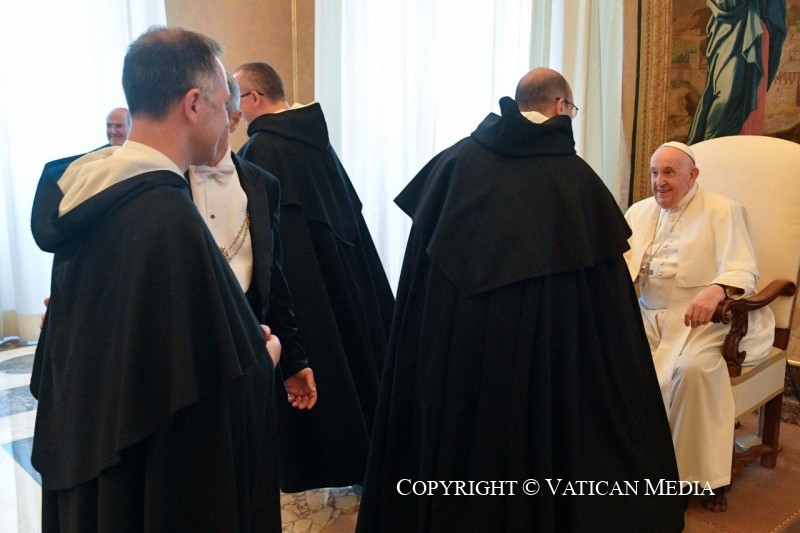 5-A los participantes en el Encuentro de Capellanes y Responsables de Pastoral Universitaria, promovido por el Dicasterio para la Cultura y la Educaci&oacute;n 