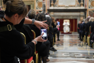 4-A los "Patrons of the Arts" de los Museos Vaticanos 