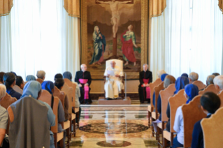 2-A las Participantes en el Capítulo General de las Hermanitas de Jesús 