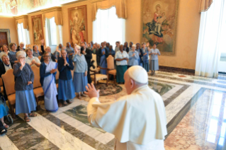 8-Aux participants au Chapitre général des Petites Sœurs de Jésus