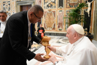 1-Aos participantes na Assembleia Geral das Pontifícias Obras Missionárias 