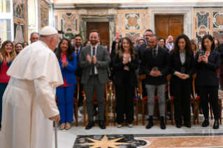 2-Aux jeunes du projet « Policoro » organisé par la Conférence épiscopale italienne 