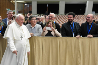 5-Begegnung mit den Delegierten der italienischen Bischofskonferenz, die den synodalen Prozess in Italien begleiten 