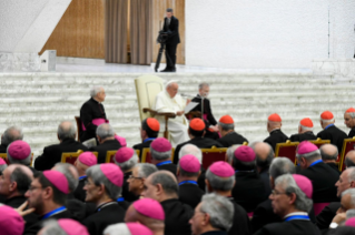1-Begegnung mit den Delegierten der italienischen Bischofskonferenz, die den synodalen Prozess in Italien begleiten 