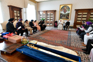 8-À une délégation de la communauté sikhe aux Émirats arabes unis 