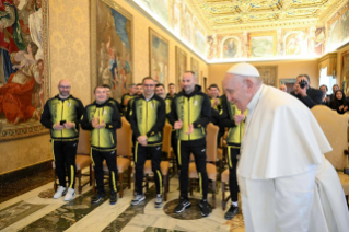 5-Aux membres de l'Association sportive du Vatican 