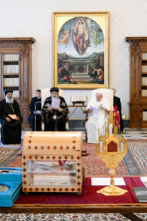 2-A Sua Santità Tawadros II, Papa d’Alessandria e Capo della Chiesa Ortodossa Copta, e Seguito