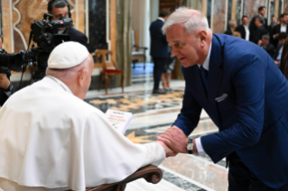 8-Meeting of Pope Francis with Comedians