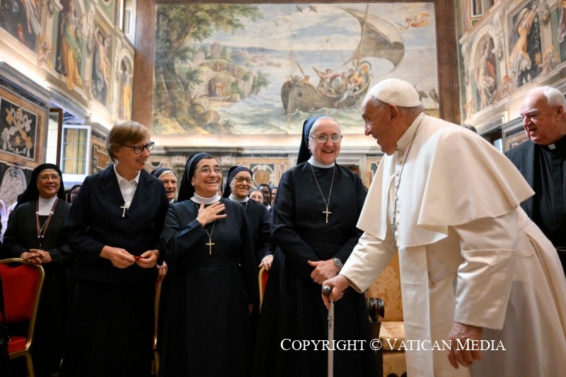 2-To the Participants in the Chapters of: Clerics of Saint Viator, Clerics Regular Minor, Minims, Augustinian Sisters of Divine Love, Reparatrix Sisters of the Sacred Heart and in the Provincial Chapter of the Province of Christ the King of the Missionary Sisters of Saint Anthony Mary Claret 