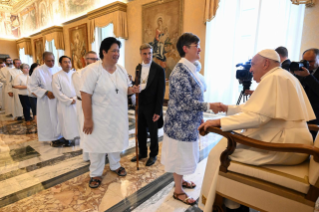 8-Aux participants aux Chapitres généraux des Frères et Sœurs de la Congrégation des Sacrés-Cœurs de Jésus et Marie (Picpus) et des Sœurs du Divin Sauveurs 