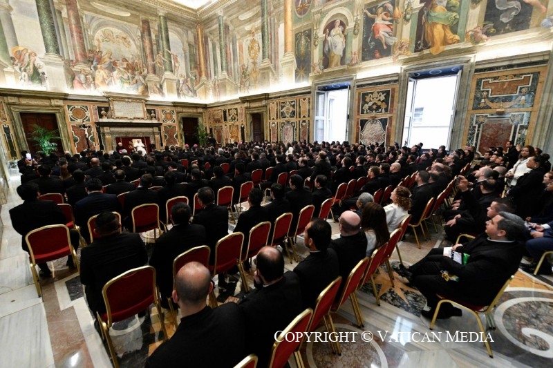 El Papa, con los sacerdotes latinoamericanos