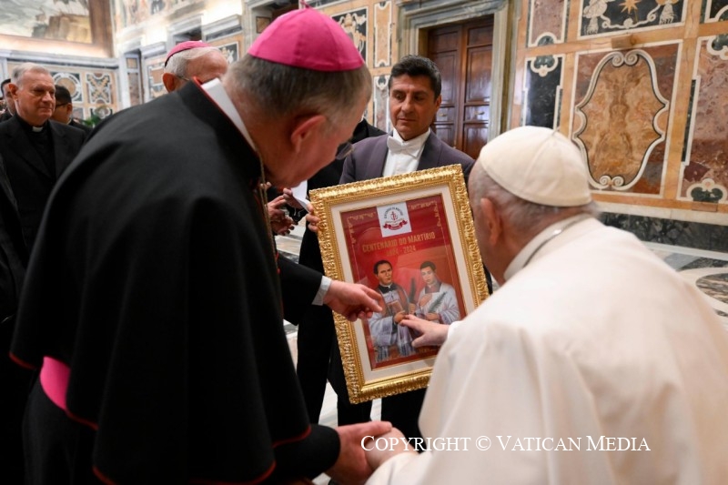 El Papa, y los sacerdotes latinoamericanos