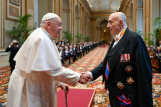 5-A los miembros del Cuerpo Diplomático acreditado ante la Santa Sede para la presentación de las felicitaciones de Año Nuevo 