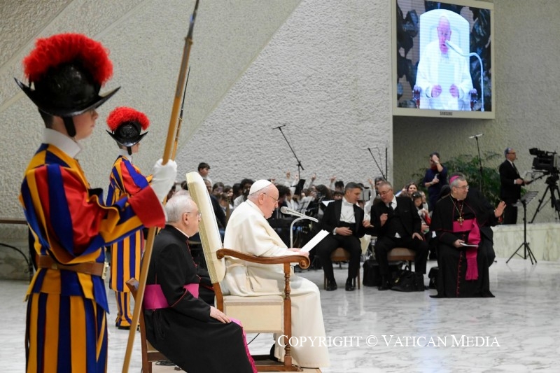 11-Saludo a los confirmandos de la archidi&oacute;cesis de Bari-Bitonto