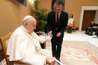 8-Alla delegazione di “The Economy of Francesco”