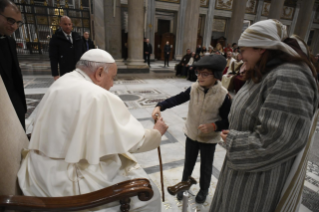 2- Meeting of the participants in the living nativity scene with the Holy Father Francis in the Basilica of Saint Mary Major