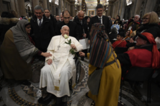 5- Meeting of the participants in the living nativity scene with the Holy Father Francis in the Basilica of Saint Mary Major