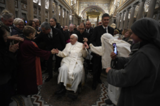 9- Meeting of the participants in the living nativity scene with the Holy Father Francis in the Basilica of Saint Mary Major