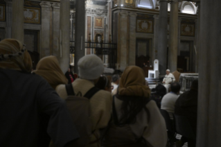 10- Meeting of the participants in the living nativity scene with the Holy Father Francis in the Basilica of Saint Mary Major