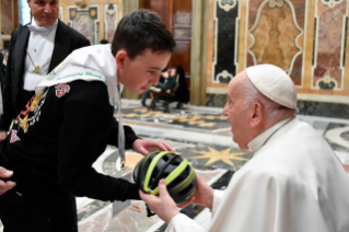 5-A los miembros de la Fundación "Mons. Camillo Faresin", de Maragnole di Breganze (Vicenza) 
