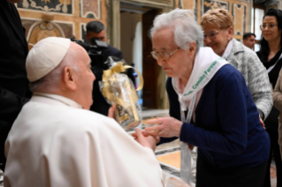 12-A los miembros de la Fundación "Mons. Camillo Faresin", de Maragnole di Breganze (Vicenza) 