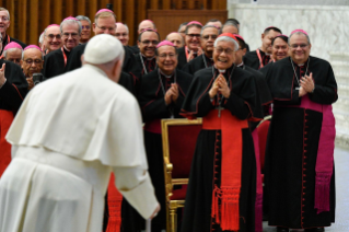 4-Aos participantes no Congresso Internacional sobre a formação permanente dos sacerdotes