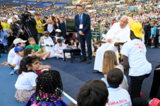 12-Meeting at the Olympic Stadium - World Children's Day