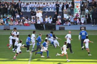 11-Meeting at the Olympic Stadium - World Children's Day