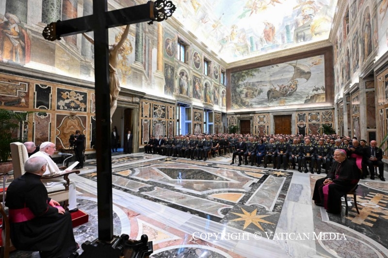1-Ai militari della Guardia di Finanza, in occasione del 250&deg; Anniversario di fondazione 